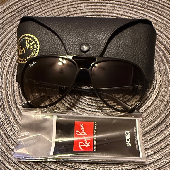 Ray-Ban (Cats 5000) Aviator Sunglasses New - Picture 1 of 4